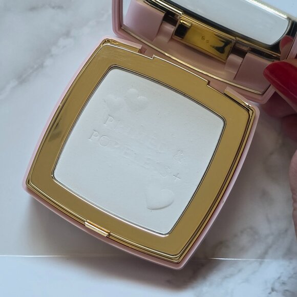 Too Faced PRIMED & PORELESS Pore Blurring & Mattifying Face Powder (0.21 oz.) - Picture 4 of 6